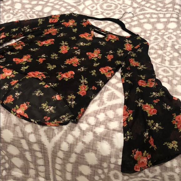 Floral top with open back - Picture 3 of 5